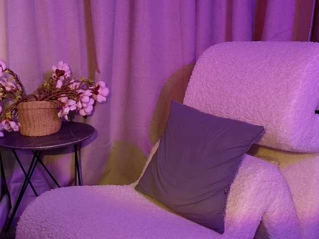 NicoleLuxe's BongaCams show and profile