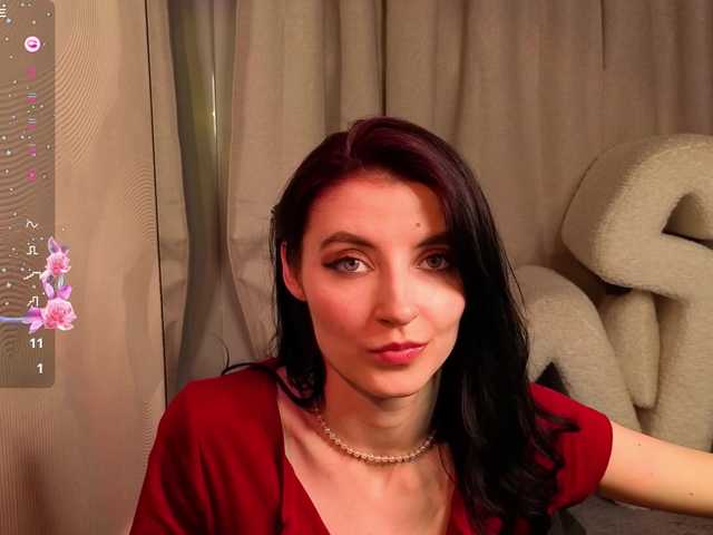 NicoleLuxe's BongaCams show and profile