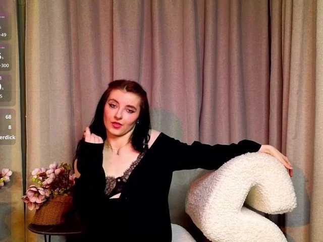 NicoleLuxe's BongaCams show and profile