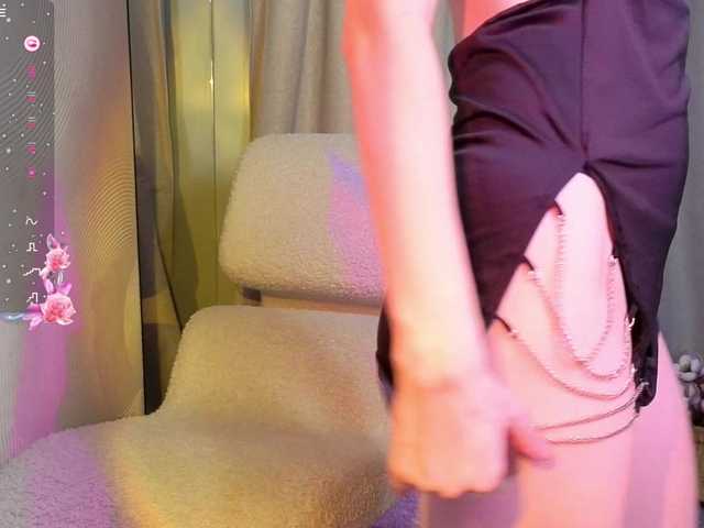 NicoleLuxe's BongaCams show and profile