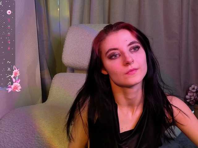 NicoleLuxe's BongaCams show and profile