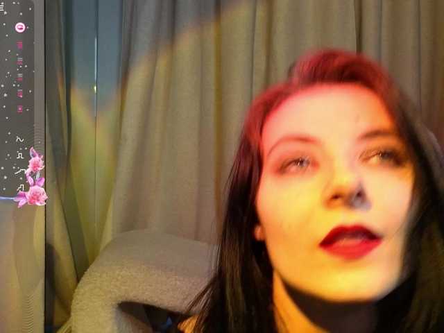 NicoleLuxe's BongaCams show and profile