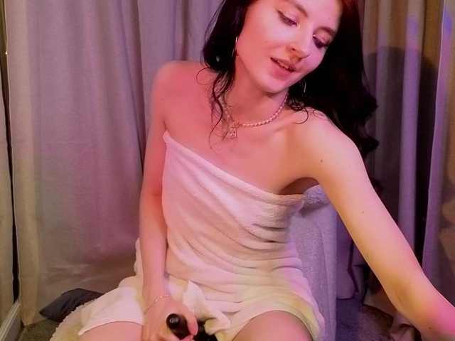 NicoleLuxe's BongaCams show and profile