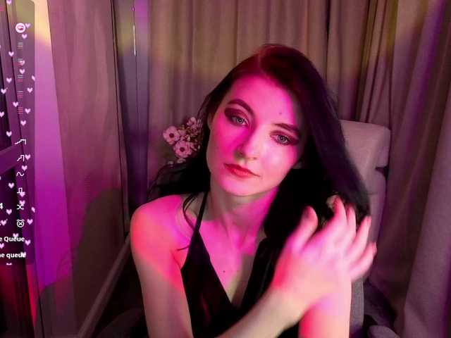 NicoleLuxe's BongaCams show and profile