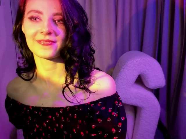 NicoleLuxe's BongaCams show and profile