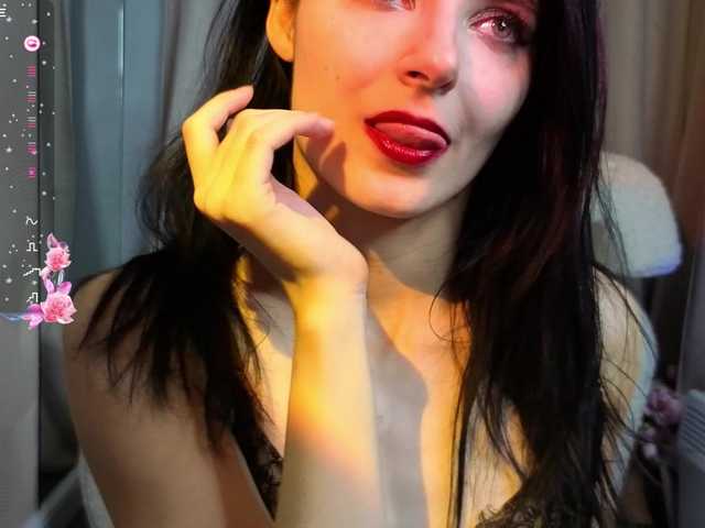 NicoleLuxe's BongaCams show and profile