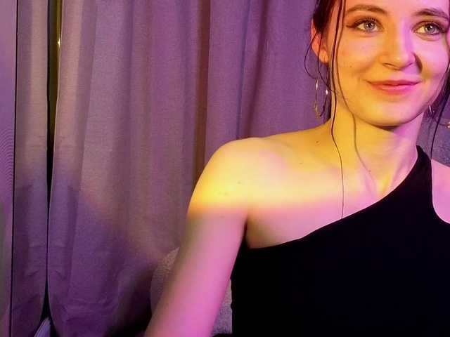 NicoleLuxe's BongaCams show and profile