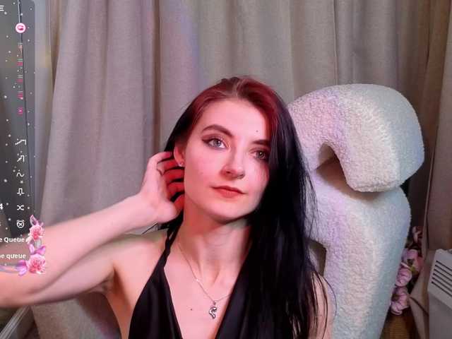 NicoleLuxe's BongaCams show and profile