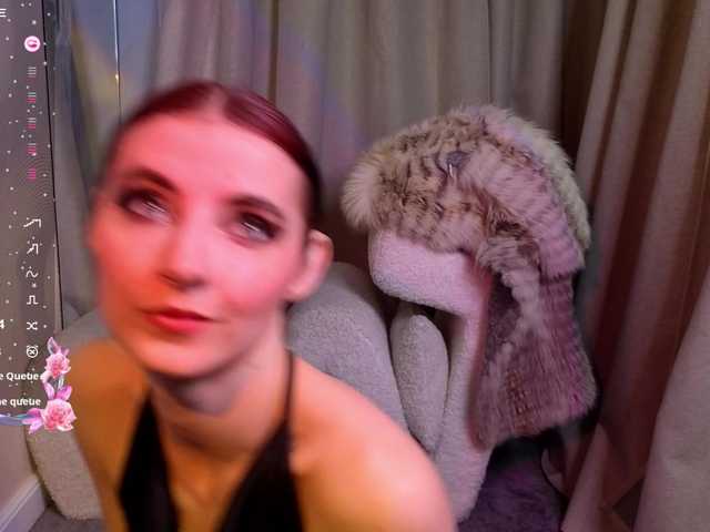 NicoleLuxe's BongaCams show and profile