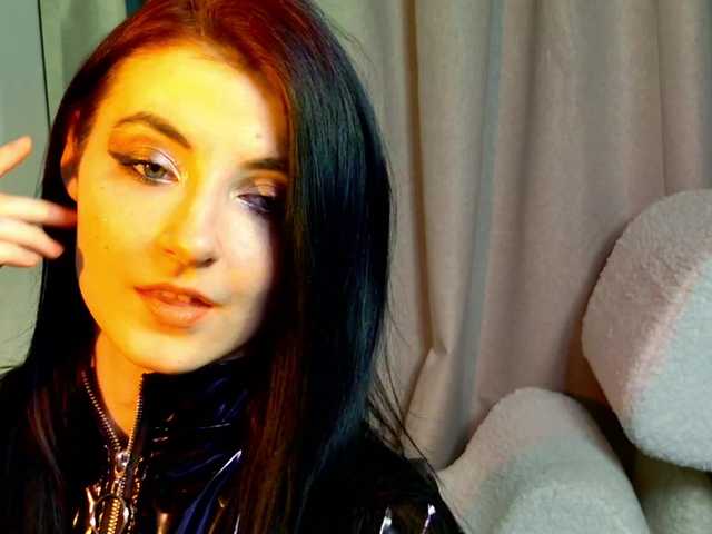 NicoleLuxe's BongaCams show and profile