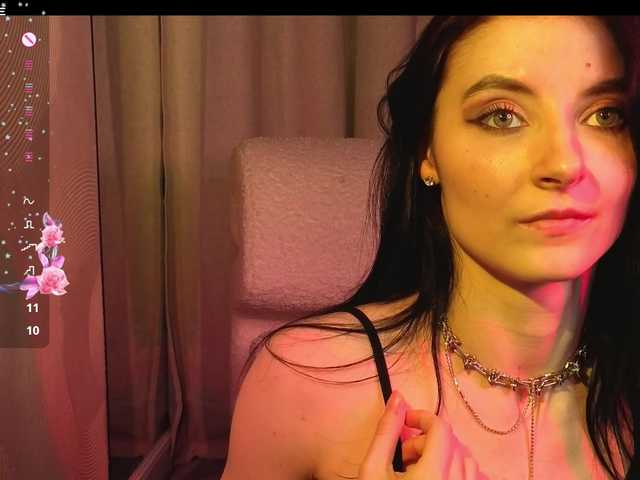 NicoleLuxe's BongaCams show and profile