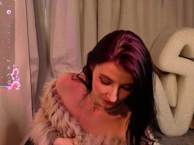 NicoleLuxe's BongaCams show and profile