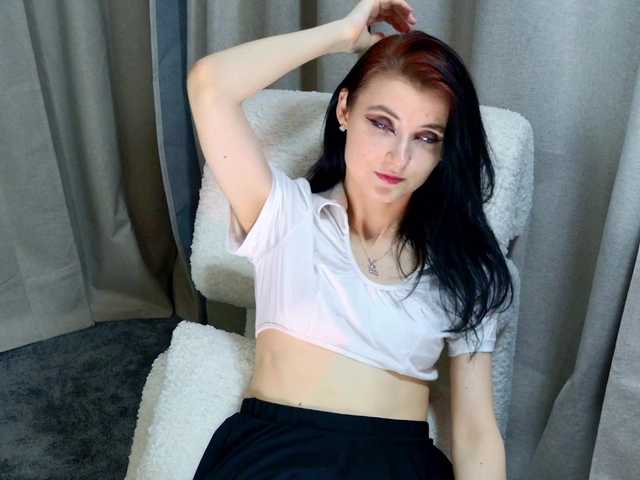 NicoleLuxe's BongaCams show and profile