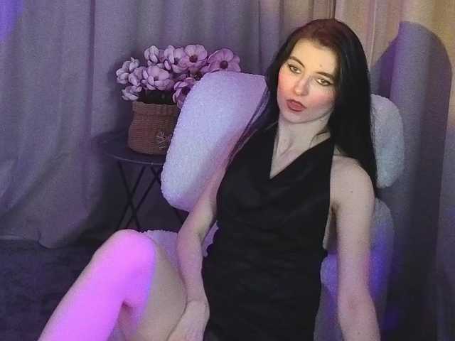 NicoleLuxe's BongaCams show and profile