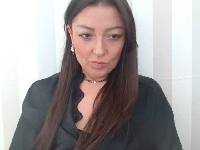 HoneyMuse's BongaCams show and profile