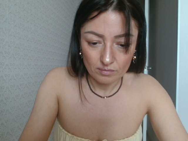 HoneyMuse's BongaCams show and profile