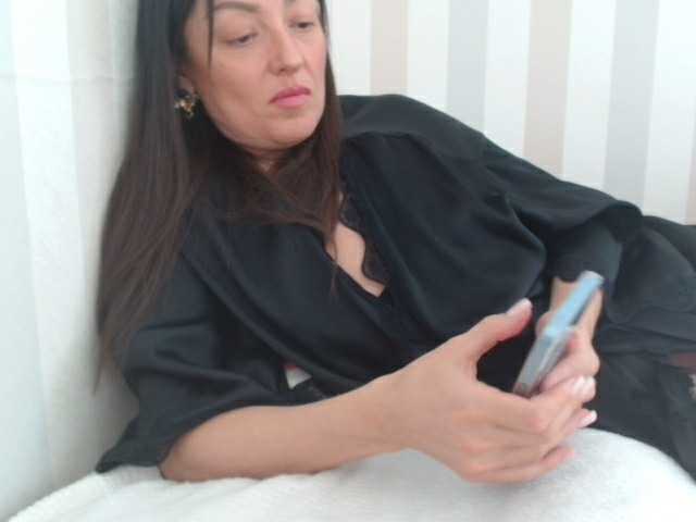 HoneyMuse's BongaCams show and profile