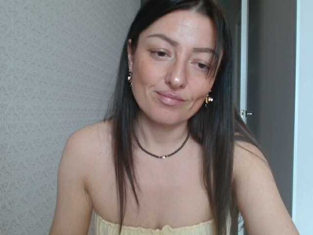 HoneyMuse's BongaCams show and profile