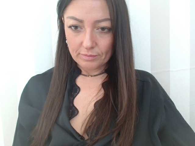 HoneyMuse's BongaCams show and profile