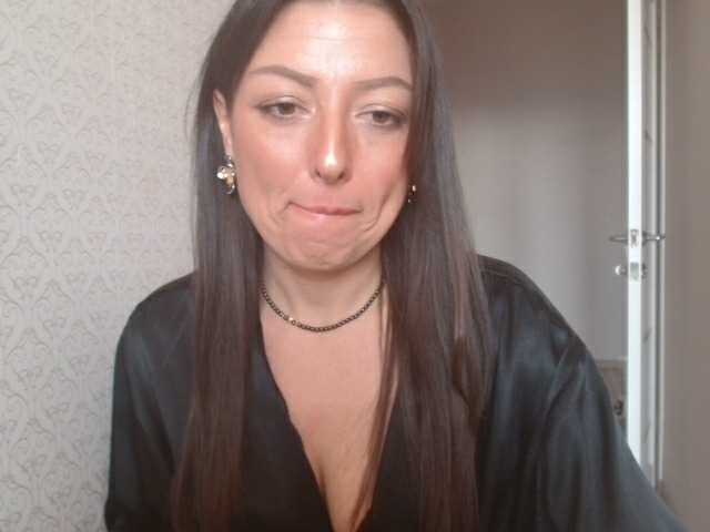 HoneyMuse's BongaCams show and profile