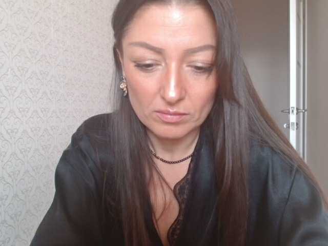 HoneyMuse's BongaCams show and profile