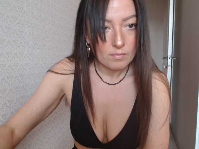 HoneyMuse's BongaCams show and profile