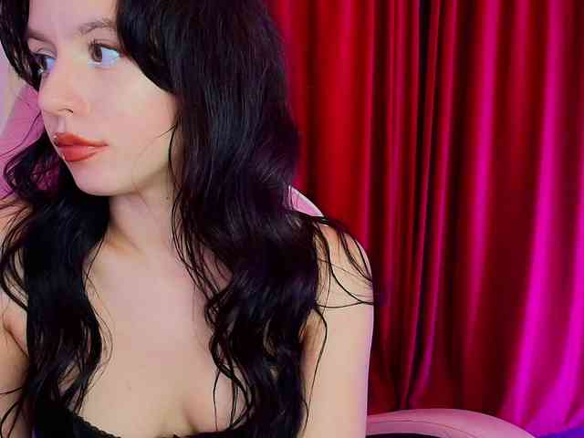 LunaAllure webcam
