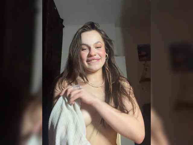 12-Little-girl-12 webcam