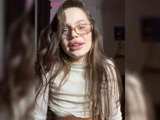 12-Little-girl-12 webcam