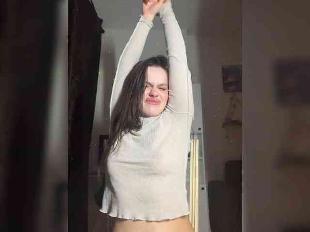 12-Little-girl-12 webcam