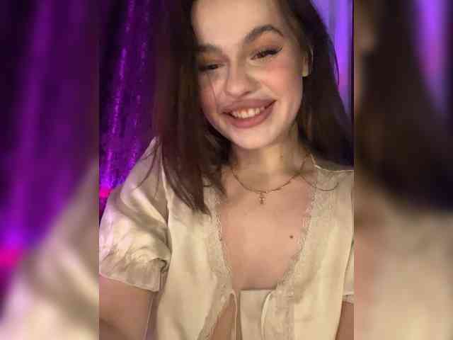 12-Little-girl-12 webcam