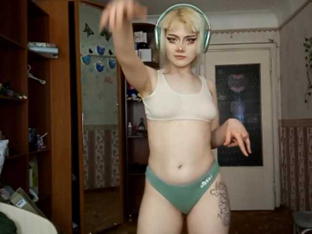 le modèle Alice-Kaneki est en webcam porno dans un show sur le site bongacams, il possède les tags suivants: White/Caucasian,Blonde,Trimmed