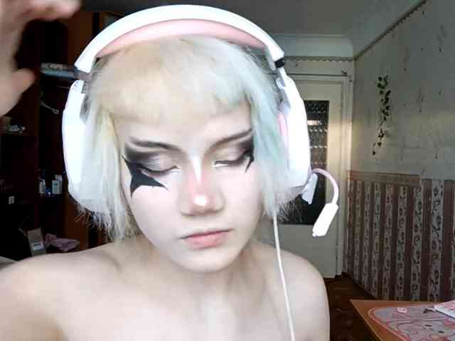 Alice-Kaneki webcam