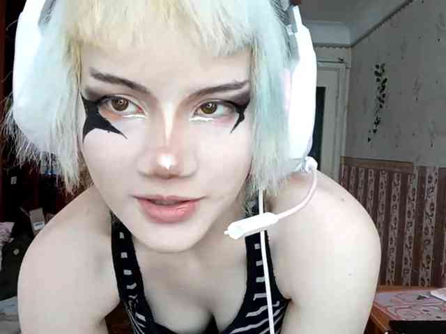 Alice-Kaneki webcam
