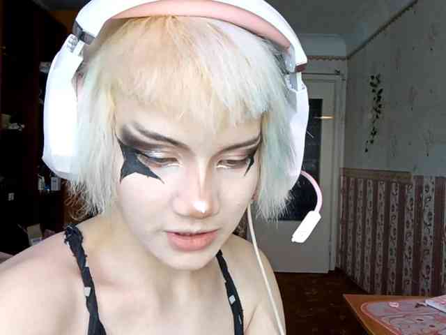 Alice-Kaneki webcam