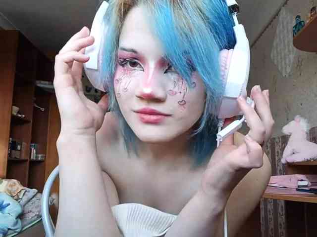 Alice-Kaneki webcam