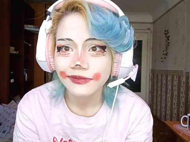 Alice-Kaneki webcam