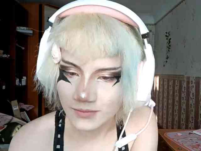 Alice-Kaneki webcam