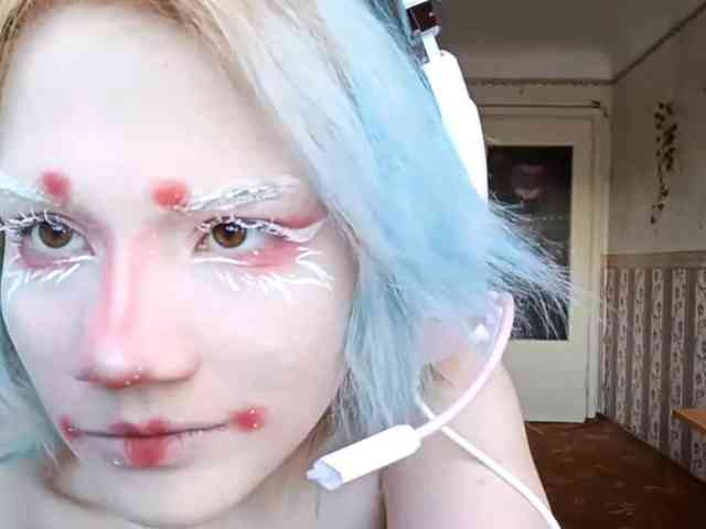 Alice-Kaneki webcam