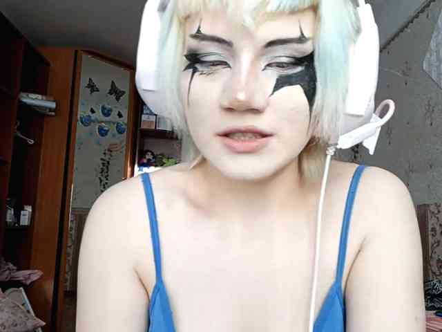 Alice-Kaneki webcam