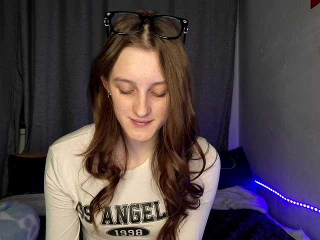 VikkiShon's BongaCams show and profile