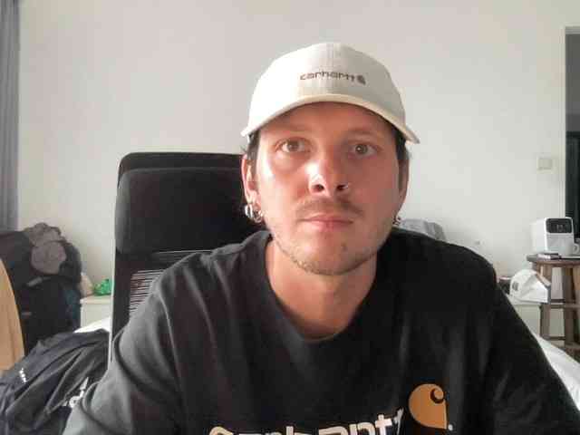 MessyBoy Live Webcam on BongaCams