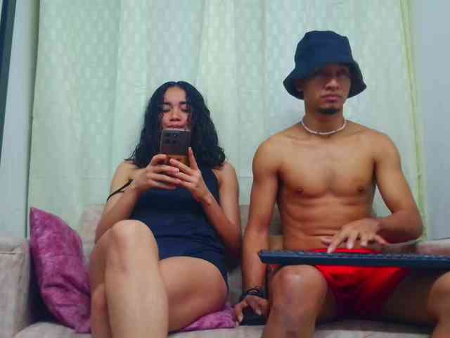 couple-hot-xxx webcam