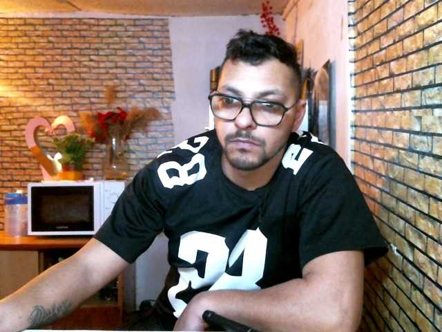 couplereal live room