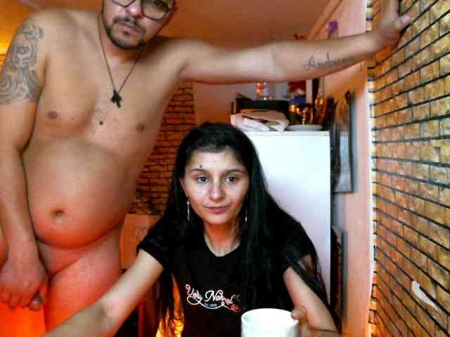 couplereal webcam