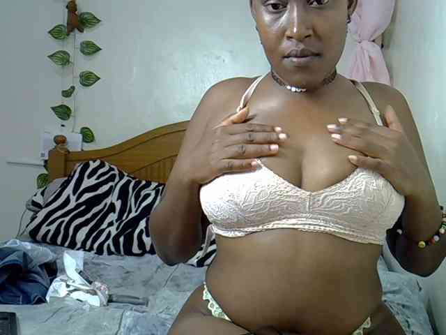 Prettykemi Live Webcam on BongaCams