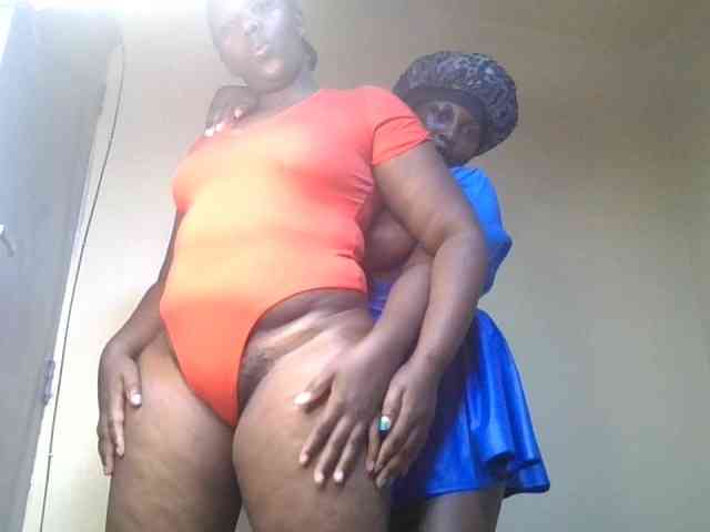 Spicyboobs100 webcam