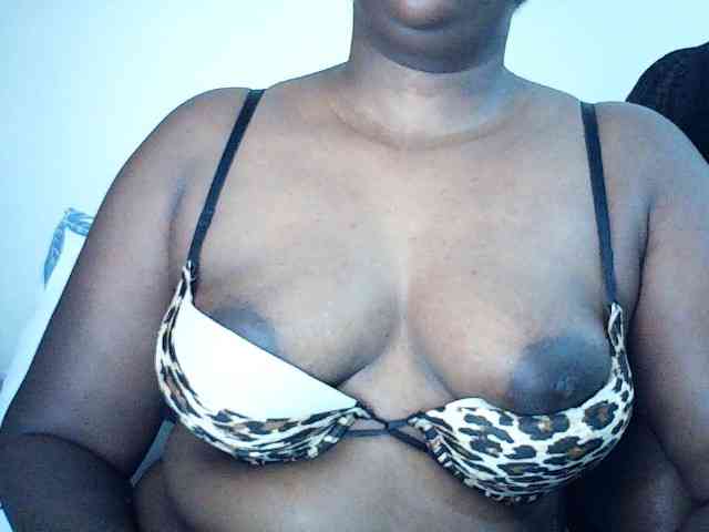 Spicyboobs100 webcam