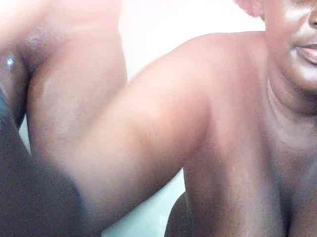 Spicyboobs100 webcam