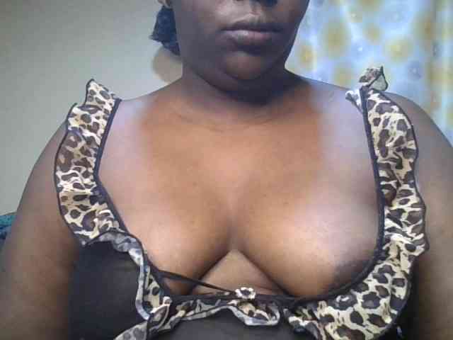 Spicyboobs100 webcam